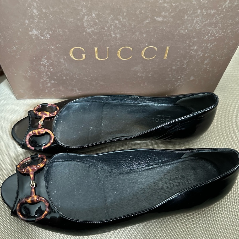 Gucci patent leather horse bit flats size 7.5
